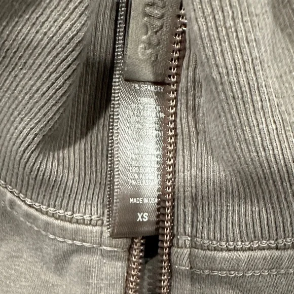 SKIMS Gray Women's Zip-Up Jacket. Like new - Picture 4 of 6